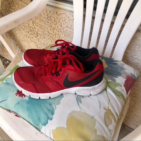 Nike - Picture 3 of 3